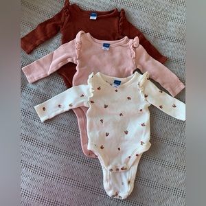 3 pack long sleeve baby onesies (3-6 months)